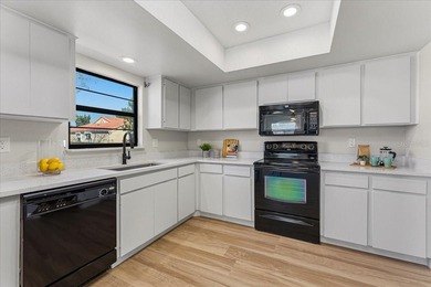 Under contract-accepting backup offers. One or more photo(s) has on Mainlands Golf Club in Florida - for sale on GolfHomes.com, golf home, golf lot