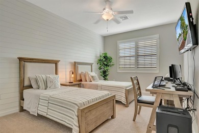 Welcome to Paradise! This 3 bedroom, 2 baths, and a 2.5 car on Lakewood National Golf Club in Florida - for sale on GolfHomes.com, golf home, golf lot