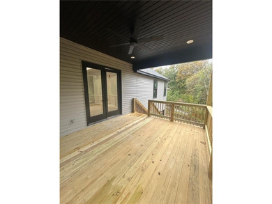 This open floorplan 2 bedroom, 2 bath house is beautiful! on Bella Vista - Metfield Golf Complex and Country Club in Arkansas - for sale on GolfHomes.com, golf home, golf lot