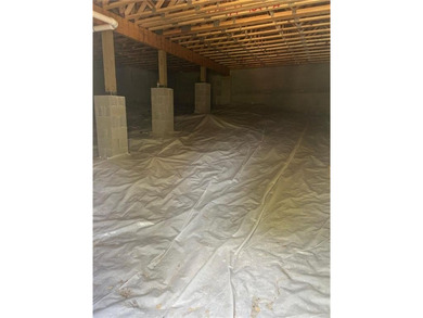 This open floorplan 2 bedroom, 2 bath house is beautiful! on Bella Vista - Metfield Golf Complex and Country Club in Arkansas - for sale on GolfHomes.com, golf home, golf lot