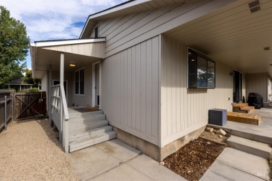 Welcome into this beautifully updated single level home in the on Indian Lakes Golf Course in Idaho - for sale on GolfHomes.com, golf home, golf lot