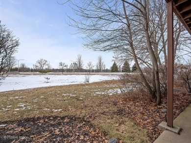 Glen Ellyn living near College of DuPage! This inviting on Village Links of Glen Ellyn in Illinois - for sale on GolfHomes.com, golf home, golf lot