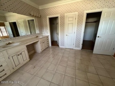North Shore beauty! Golf and beach and boating! Country Club to on North Shore Country Club in North Carolina - for sale on GolfHomes.com, golf home, golf lot