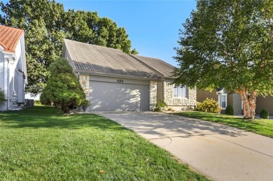 Welcome to 633 NE Saint Andrews Circle -- a beautifully on Lakewood Oaks Golf Club, Ltd. in Missouri - for sale on GolfHomes.com, golf home, golf lot