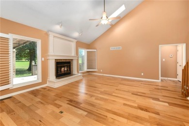 Welcome to 633 NE Saint Andrews Circle -- a beautifully on Lakewood Oaks Golf Club, Ltd. in Missouri - for sale on GolfHomes.com, golf home, golf lot