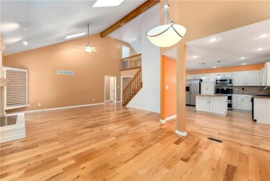 Welcome to 633 NE Saint Andrews Circle -- a beautifully on Lakewood Oaks Golf Club, Ltd. in Missouri - for sale on GolfHomes.com, golf home, golf lot