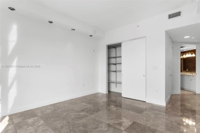 Spacious 2 bed, 2 bath unit in the sought-after Turnberry on  in Florida - for sale on GolfHomes.com, golf home, golf lot