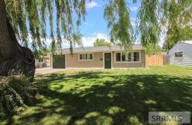 Come see this cozy adorable single level home with great curb on Pinecrest Golf Club in Idaho - for sale on GolfHomes.com, golf home, golf lot