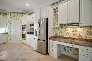 Lakefront home in the desirable Country Club of Mount Dora! on Country Club of Mount Dora in Florida - for sale on GolfHomes.com, golf home, golf lot