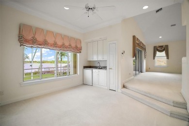 Lakefront home in the desirable Country Club of Mount Dora! on Country Club of Mount Dora in Florida - for sale on GolfHomes.com, golf home, golf lot