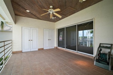 Lakefront home in the desirable Country Club of Mount Dora! on Country Club of Mount Dora in Florida - for sale on GolfHomes.com, golf home, golf lot