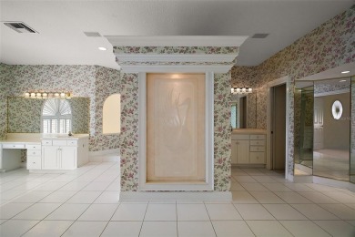 Lakefront home in the desirable Country Club of Mount Dora! on Country Club of Mount Dora in Florida - for sale on GolfHomes.com, golf home, golf lot