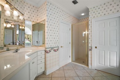 Lakefront home in the desirable Country Club of Mount Dora! on Country Club of Mount Dora in Florida - for sale on GolfHomes.com, golf home, golf lot