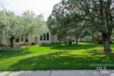 Beautiful, spacious Banbury Meadows home is in FULL BLOOM on BanBury Golf Club in Idaho - for sale on GolfHomes.com, golf home, golf lot