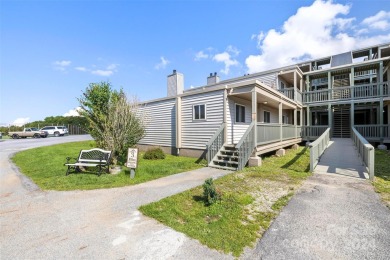 *SKIP THE STRESS & HASSLE OF RENOVATING* RARE FIND...OPEN FLOOR on Beech Mountain Club in North Carolina - for sale on GolfHomes.com, golf home, golf lot