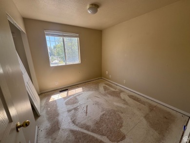 Fantastic value in Layton! This multi-level home offers 3 on Sun Hills Golf Course in Utah - for sale on GolfHomes.com, golf home, golf lot