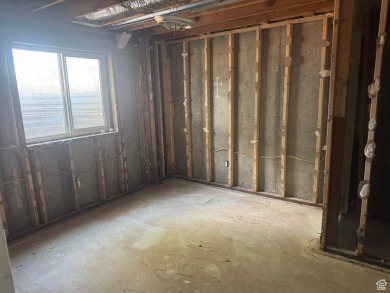 Fantastic value in Layton! This multi-level home offers 3 on Sun Hills Golf Course in Utah - for sale on GolfHomes.com, golf home, golf lot