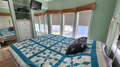 CHEERFUL, WELL-KEPT MOBILE HOME IN ACTIVE 55+ FLORIDA COMMUNITY! on River Run Golf Links in Florida - for sale on GolfHomes.com, golf home, golf lot