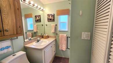 CHEERFUL, WELL-KEPT MOBILE HOME IN ACTIVE 55+ FLORIDA COMMUNITY! on River Run Golf Links in Florida - for sale on GolfHomes.com, golf home, golf lot