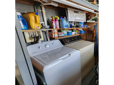 CHEERFUL, WELL-KEPT MOBILE HOME IN ACTIVE 55+ FLORIDA COMMUNITY! on River Run Golf Links in Florida - for sale on GolfHomes.com, golf home, golf lot