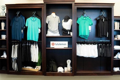 Just reduced $15k!! This exceptional second-floor residence is on Lakewood National Golf Club in Florida - for sale on GolfHomes.com, golf home, golf lot