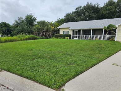 SPACIOUS 3 Bedroom, 2 Bathroom, 2 Car Garage home located in the on Riverbend Golf and Country Club in Florida - for sale on GolfHomes.com, golf home, golf lot