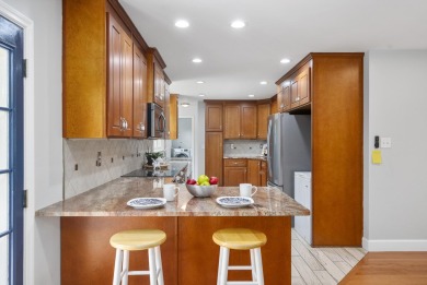 At 101 Vivion Drive, you will find a delightful 3-4 bedroom home on Houndslake Country Club in South Carolina - for sale on GolfHomes.com, golf home, golf lot