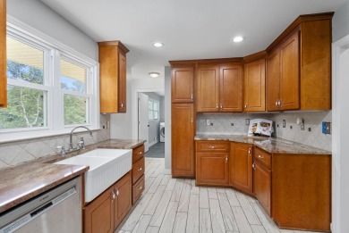 At 101 Vivion Drive, you will find a delightful 3-4 bedroom home on Houndslake Country Club in South Carolina - for sale on GolfHomes.com, golf home, golf lot