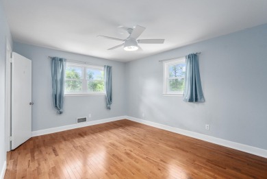 At 101 Vivion Drive, you will find a delightful 3-4 bedroom home on Houndslake Country Club in South Carolina - for sale on GolfHomes.com, golf home, golf lot