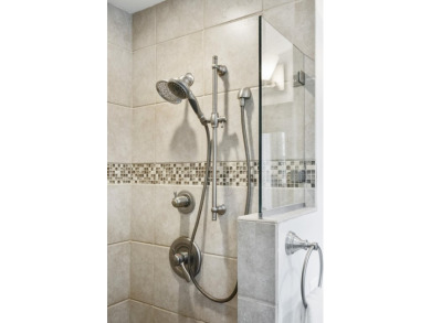 At 101 Vivion Drive, you will find a delightful 3-4 bedroom home on Houndslake Country Club in South Carolina - for sale on GolfHomes.com, golf home, golf lot