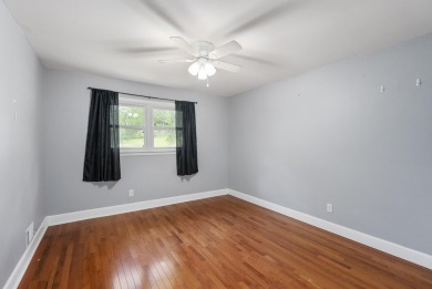 At 101 Vivion Drive, you will find a delightful 3-4 bedroom home on Houndslake Country Club in South Carolina - for sale on GolfHomes.com, golf home, golf lot