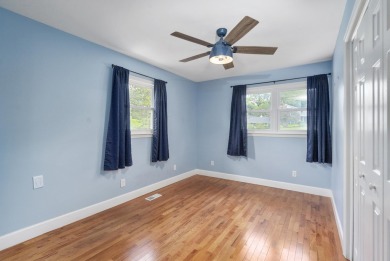 At 101 Vivion Drive, you will find a delightful 3-4 bedroom home on Houndslake Country Club in South Carolina - for sale on GolfHomes.com, golf home, golf lot