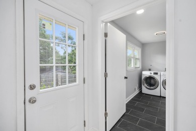At 101 Vivion Drive, you will find a delightful 3-4 bedroom home on Houndslake Country Club in South Carolina - for sale on GolfHomes.com, golf home, golf lot