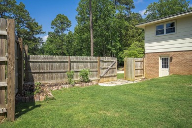 At 101 Vivion Drive, you will find a delightful 3-4 bedroom home on Houndslake Country Club in South Carolina - for sale on GolfHomes.com, golf home, golf lot
