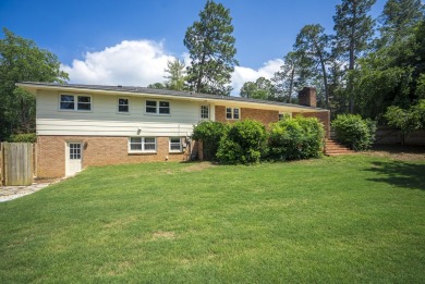 At 101 Vivion Drive, you will find a delightful 3-4 bedroom home on Houndslake Country Club in South Carolina - for sale on GolfHomes.com, golf home, golf lot