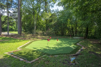 At 101 Vivion Drive, you will find a delightful 3-4 bedroom home on Houndslake Country Club in South Carolina - for sale on GolfHomes.com, golf home, golf lot