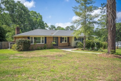 At 101 Vivion Drive, you will find a delightful 3-4 bedroom home on Houndslake Country Club in South Carolina - for sale on GolfHomes.com, golf home, golf lot
