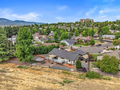 Amazing Centennial Golf Course views span the entire back of on Centennial Golf Club in Oregon - for sale on GolfHomes.com, golf home, golf lot