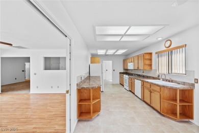 Welcome to easy living in the heart of Sun City Summerlin! This on Highland Falls Golf Club in Nevada - for sale on GolfHomes.com, golf home, golf lot
