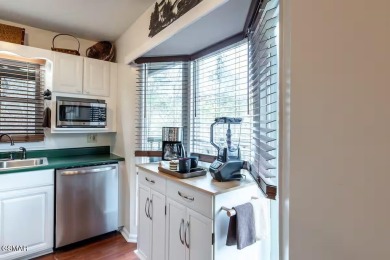 MOUNTAIN VIEW ESCAPE - Perched in Prestigious Cobbly Nob 
 on Bent Creek Golf Course in Tennessee - for sale on GolfHomes.com, golf home, golf lot