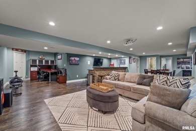 Stunning 4-Bedroom ranch home in Piper Glen subdivision with an on Piper Glen Golf Club in Illinois - for sale on GolfHomes.com, golf home, golf lot