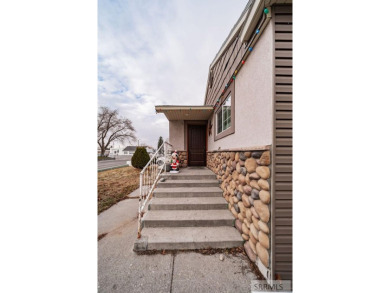 This updated home is just minutes from downtown Idaho Falls on Pinecrest Golf Club in Idaho - for sale on GolfHomes.com, golf home, golf lot