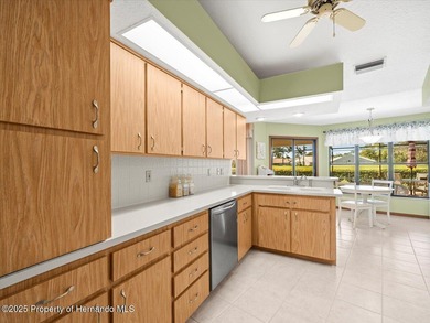 Located in Glen Lakes, this 1990 Alexander Boca Grande Deluxe on Glen Lakes Country Club in Florida - for sale on GolfHomes.com, golf home, golf lot