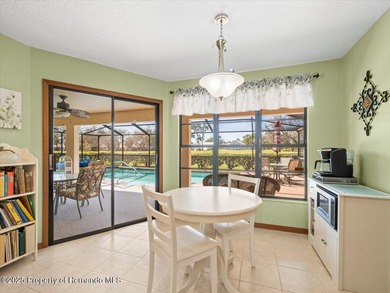 Located in Glen Lakes, this 1990 Alexander Boca Grande Deluxe on Glen Lakes Country Club in Florida - for sale on GolfHomes.com, golf home, golf lot