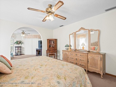 Located in Glen Lakes, this 1990 Alexander Boca Grande Deluxe on Glen Lakes Country Club in Florida - for sale on GolfHomes.com, golf home, golf lot