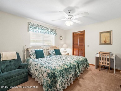 Located in Glen Lakes, this 1990 Alexander Boca Grande Deluxe on Glen Lakes Country Club in Florida - for sale on GolfHomes.com, golf home, golf lot