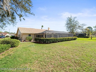 Located in Glen Lakes, this 1990 Alexander Boca Grande Deluxe on Glen Lakes Country Club in Florida - for sale on GolfHomes.com, golf home, golf lot