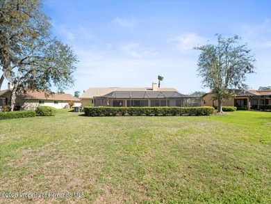 Located in Glen Lakes, this 1990 Alexander Boca Grande Deluxe on Glen Lakes Country Club in Florida - for sale on GolfHomes.com, golf home, golf lot