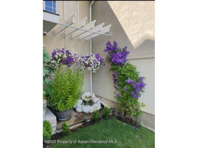 This two story townhome is in excellent condition, with stylish on Lakota Canyon Ranch and Golf Club in Colorado - for sale on GolfHomes.com, golf home, golf lot