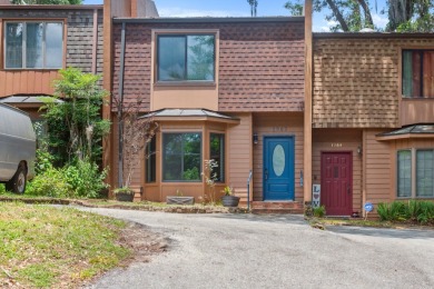 Come check out this quaint Townhouse nestled close to downtown on Hilaman Park Golf Course in Florida - for sale on GolfHomes.com, golf home, golf lot